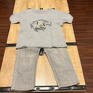 Cal State LA 2T shirt and 18-24 Old Navy jeans